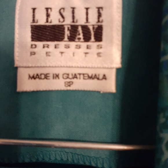 Leslie fay skirt and jacket w accent scarf. - Picture 4 of 6